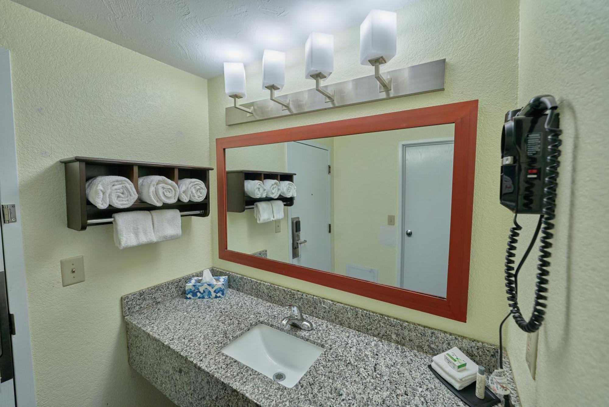 The Mariner Resort Cape Cod By The Red Collection West Yarmouth Buitenkant foto